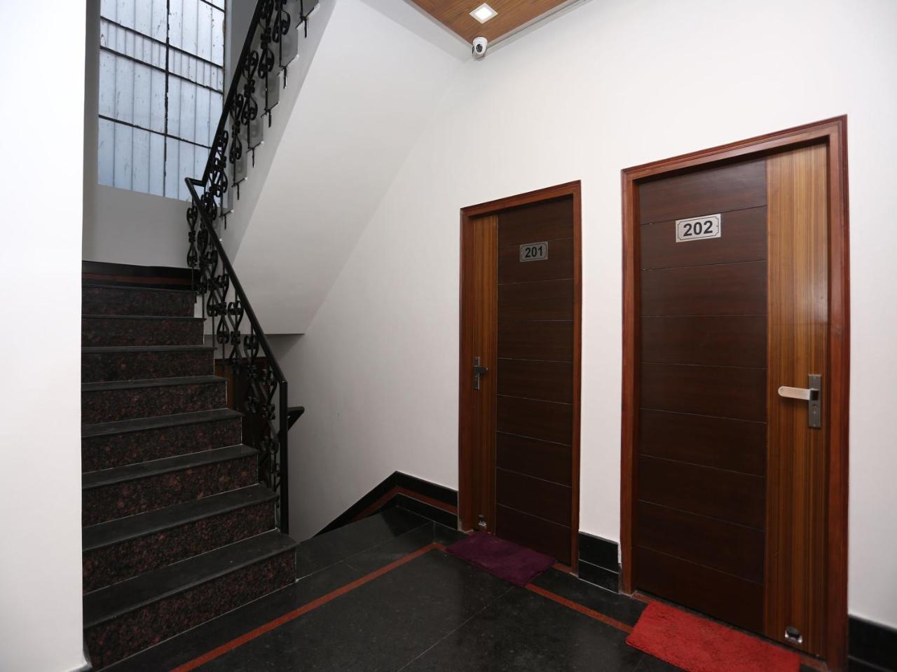 Oyo 10448 Green View Home Stay Dehradun Eksteriør bilde